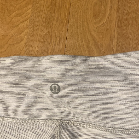 Lululemon leggings size - Picture 3 of 4